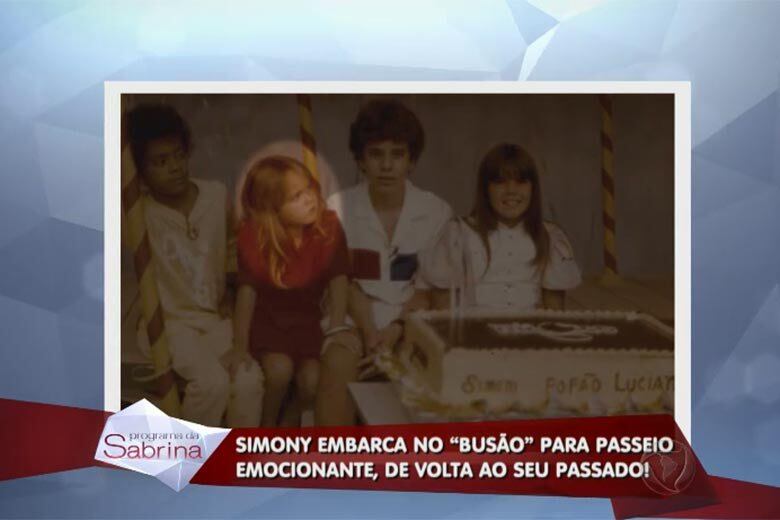 Depois, entrou o Tob. Depois, entrou a Luciana, minha prima,
porque fiquei com catapora e a colocaram para me substituir. Depois, ela
pegou catapora também e aí eles gostaram dela e deixou todo mundo com
catapora

+ Vídeo: Simony revisita seu passado no Busão da Sabrina e se emociona com homenagens

+ Quer saber tudo sobre o Programa da Sabrina? Siga o perfil no Twitter

+ A atração da japa mais famosa do Brasil também está no Facebook. Curta!
