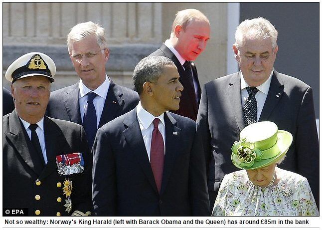 Outro rei que não soma tanta grana é o norueguês Harald V
(à esquerda, ao lado de Obama e da Rainha Elizabeth). Ele tem uma fortuna
pessoal estimada em R$ 31,8 milhões (8 milhões de libras)