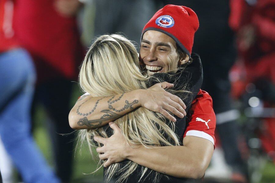 A esposa do craque, Daniela, ganhou primeiro um abraço especial