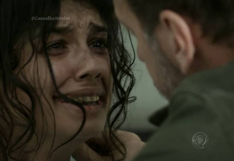 Durante um surto por causa da abstinência, Catraca tenta avisar Sereno que Robson não é o pai de criança, mas um intermediário que irá vender o bebê