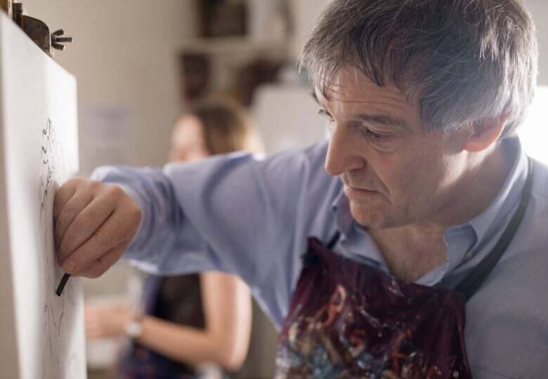 Desenhistas mecânicos também encontram oportunidades para
entrar no mercado de trabalho. Na região de Valinhos (SP), está aberto um posto
para realizar análise de viabilidade de projetos especiais, elaborar desenho
técnico representativo do produto final e detalhamento dos projetos especiais.
O salário para o cargo é de até R$ 4.000