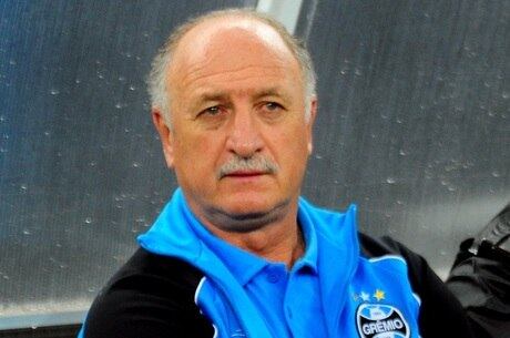 Felipão voltou a questionar a arbitragem neste domingo (23)
