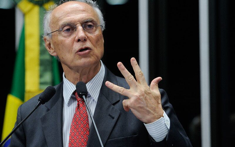 O senador Eduardo Suplicy (PT-SP) viajou duas vezes. Gastou R$ 21.761,70, sendo R$ 4.500 em diárias e R$ 17,2 mil em passagens. Ele foi à palestra na 38ª Conferência Anual da Eastern Economic Associacion, em Boston, nos Estados Unidos e representou o Senado em reunião do Parlamento Latino-Americano, em Buenos Aires, na Argentina. Só a passagem para o país americano custou R$ 14,9 mil ao Senado Federal 
