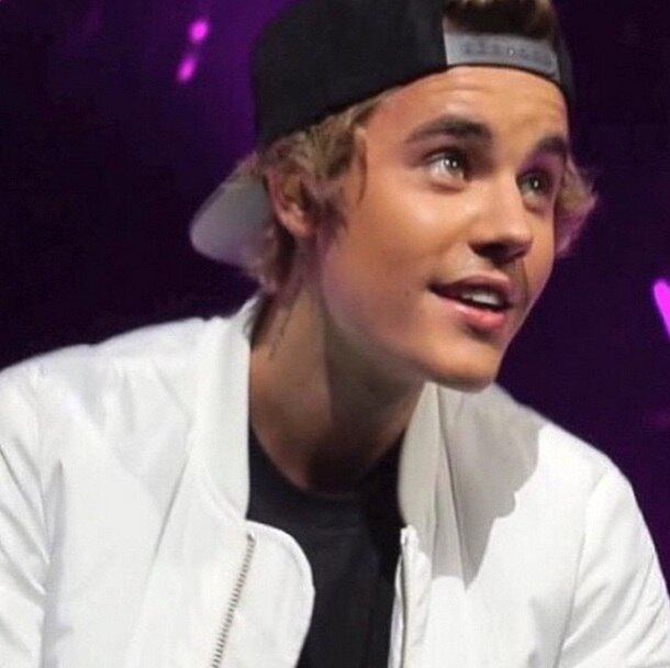 Justin Bieber vai ter que se esforçar mais um pouquinho para alcançar Taylor Swift. O astro pop já ganhou R$ 300 milhões. Tá bom, vai?