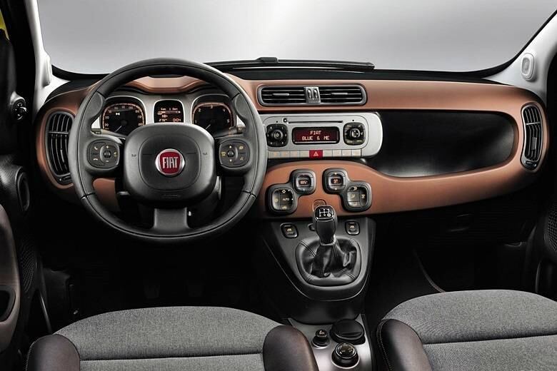 Por dentro, a versão Cross mantém o design das demais versões do Panda, que tem painel bem mais sofisticado que o do Novo Uno brasileiro produzido em Betim, Minas Gerais

Veja a cobertura completa do Salão do Automóvel de Genebra 2014

Saiba tudo sobre carros! Acesse R7.com/carros