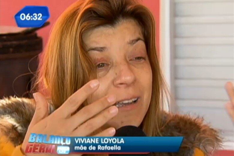 Raphaela completaria
três anos no começo de setembro. Era a filha caçula. Para Viviane, vítima de um
erro médico.  

— Eu acho que eles
erraram em alguma coisa nessa anestesia. Não sei se realmente tem esse teste
antes da anestesia que tem que fazer pra ver se realmente... eu não sei se
existe, se tem. Se tem, eles erraram, porque não fizeram