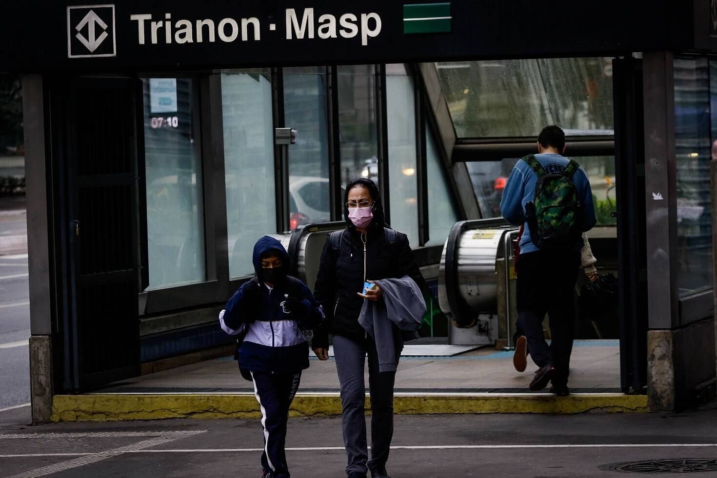 Com base nas informações do CGE, a Comdec (Cordenadoria Municipal de Defesa Civil) decretou às 18h50 deste domingo estado de alerta para baixas temperaturas em toda a capital paulista
