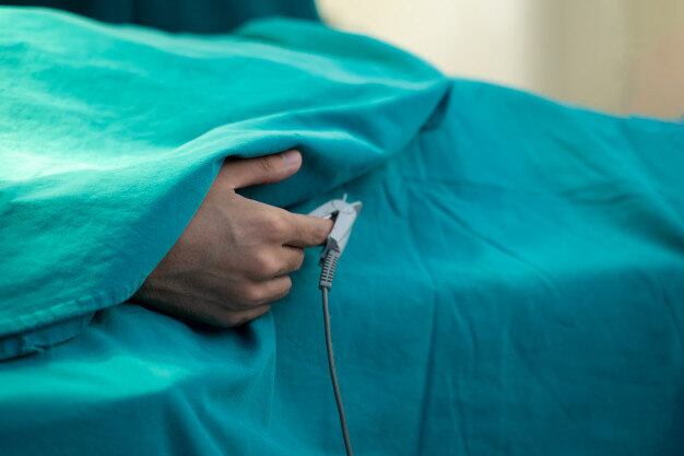 A média de mortes no país atingiu o menor nível desde fevereiro. O número de mortes diárias por covid-19 no país, segundo a média móvel de sete dias, divulgada pela Fiocruz (Fundação Oswaldo Cruz), no Rio de Janeiro, chegou na terça-feira (20) a 1.192. Esse é o menor patamar desde 27 de fevereiro, quando houve uma média de 1.178 óbitos

