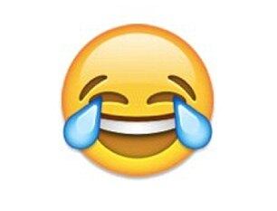 'Lol' e 'lmao' ("rindo muito", em tradução livre) está sendo substituída pelo emoji "rosto com lágrimas de alegria" 