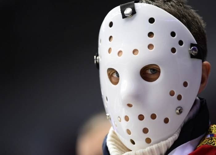 Os Jogos de Inverno acabaram, mas os torcedores deram o que falar em Sochi. Seja pelos principais atletas ou pelas melhores disputas, a competição foi um show à parte no quesito torcida. Na foto, um torcedor aparece com a máscara do personagem Jason, famoso pelos filmes de terror "Sexta-feira 13"