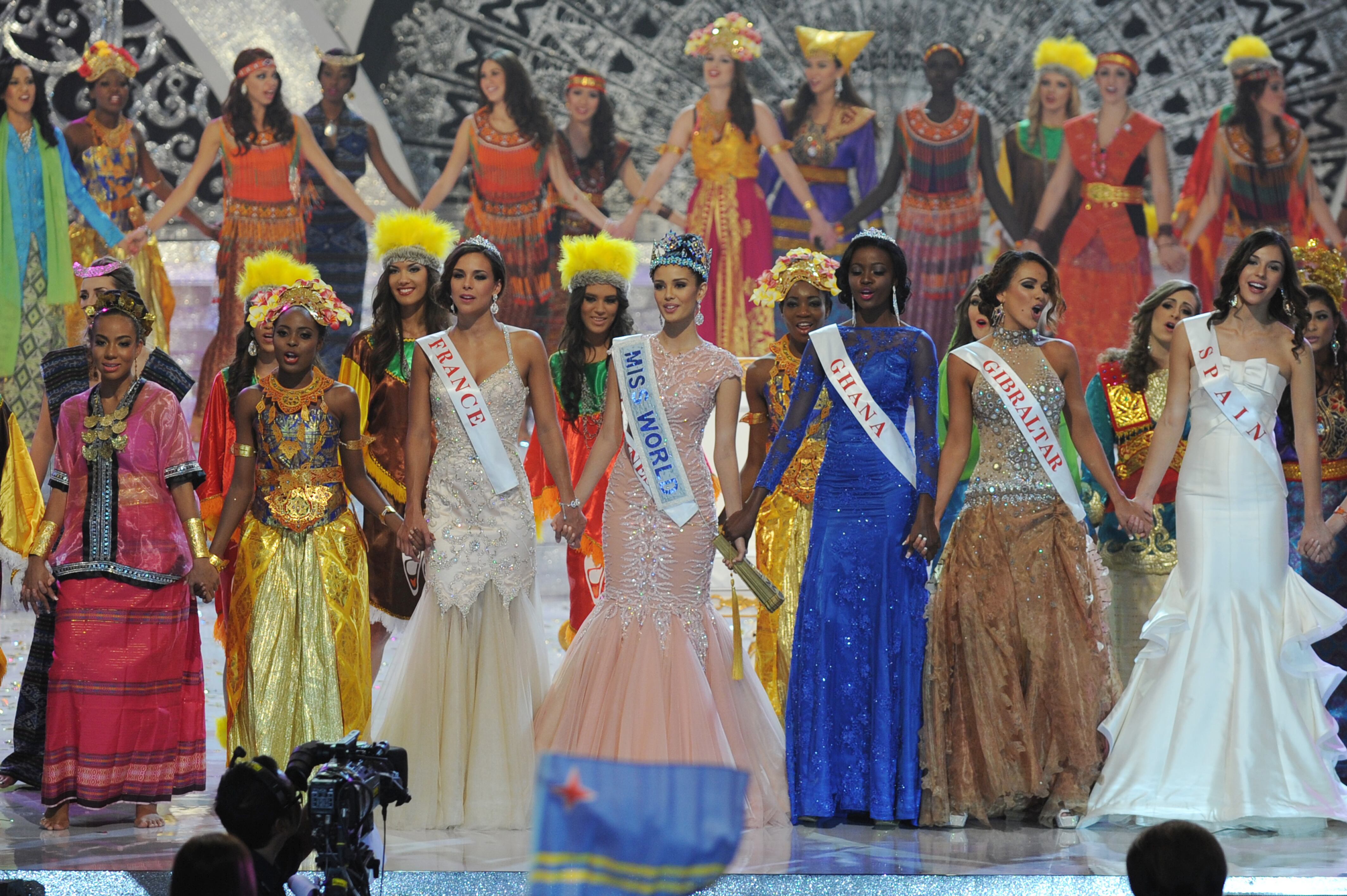 A brasileira Sancler foi prejudicada por não dominar o inglês. A Miss
Brasil ficou no top 6 e deu ao País o título de Rainha das Américas