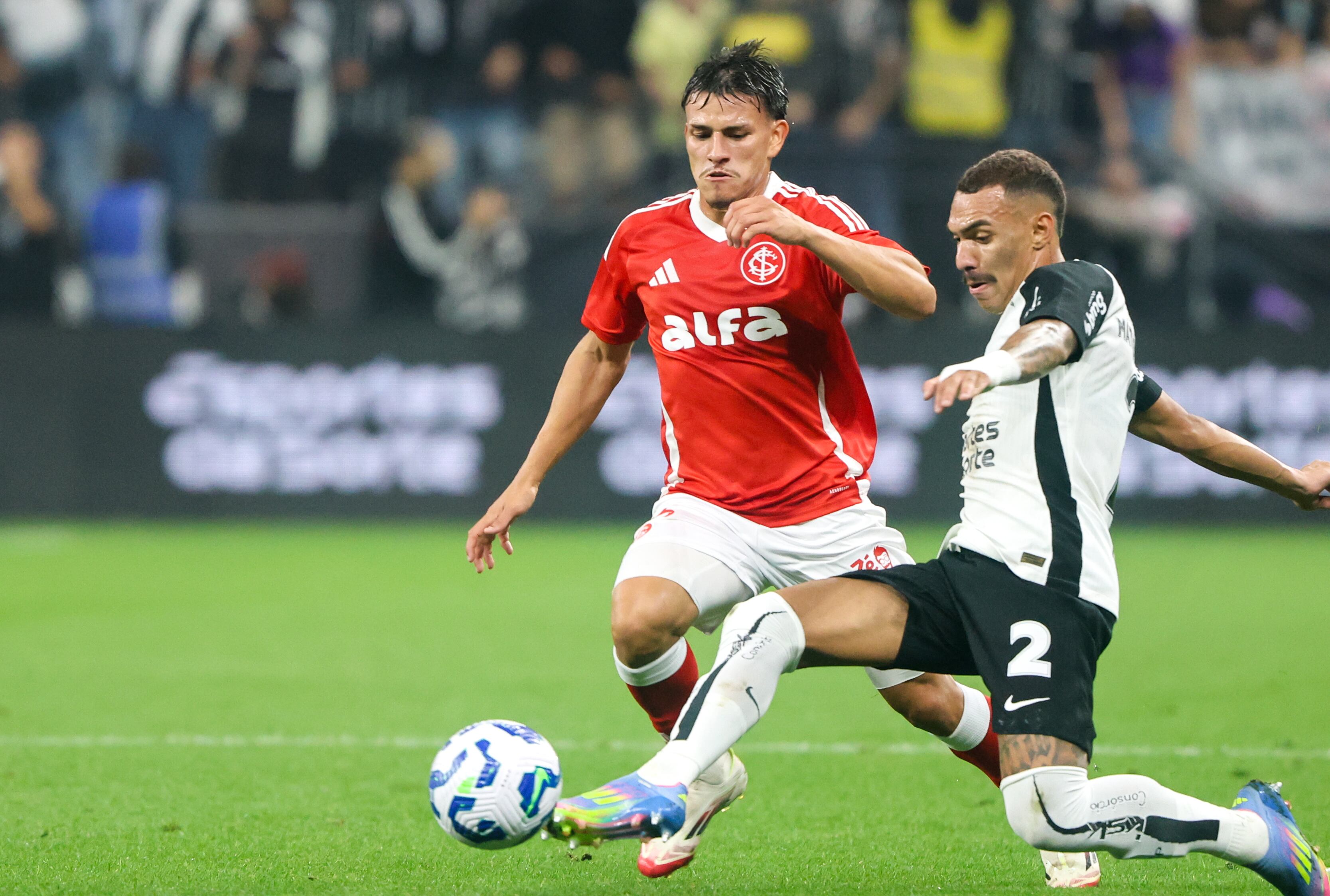 Duelo do 1º turno terminou com vitória do Corinthians por 4 a 2, na Neo Química Arena