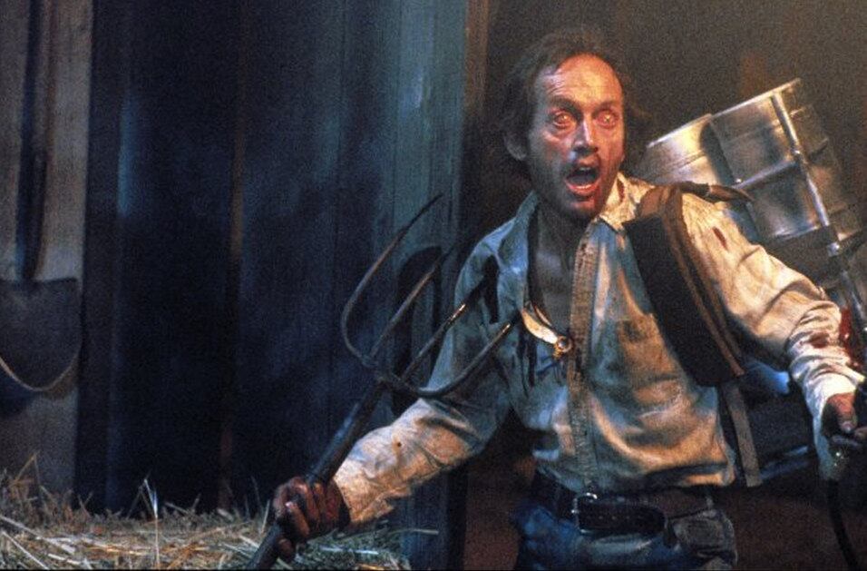 Lance Henriksen já morreu de jeitos não muito agradáveis em
muitos filmes. Ao todo são 17 mortes, mas o destaque vai para a trágica e
violenta cena do filme Aliens – O Resgate