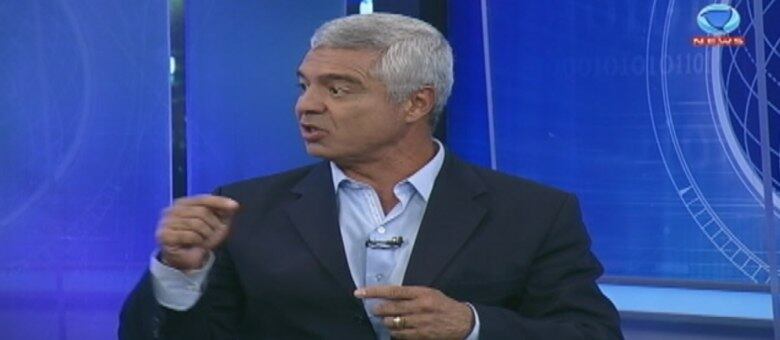 Questionado sobre sua trajetória militar, o candidato disse
que não utiliza a patente “Major” em seu nome de urna como forma de reafirmar
princípios.



— Me tornei “Major Olímpio” porque é exatamente o que sou.
Tinha um posto de patente, me tornei político por um acidente de percurso.
Sempre fui muito "reclamão" com relação às coisas que acho justas. Fiquei
tanto preso, fui transferido tantas vezes que me aconselharam a entrar para
política para ter voz [...] Não é para dizer que tenho linha-dura, bate, mata e
arrebenta, nada disso. Não sou linha-dura nem linha-mole, sou legalista 