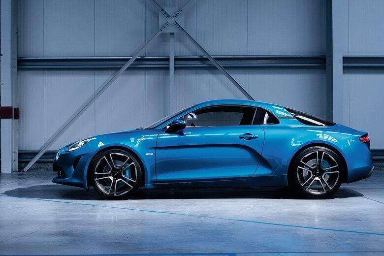 Mesmo estando desde 1977 fora do mercado, seu objetivo neste retorno está bem longe de chegar com cautela e ir conquistando seu espaço novamente. O remodelado esportivo promete chegar batendo de frente em vendas já este ano com Porsche 718 Cayman, Alfa Romeo 4C e Audi TT, que estão na mesma linha de preço: 55 mil euros 