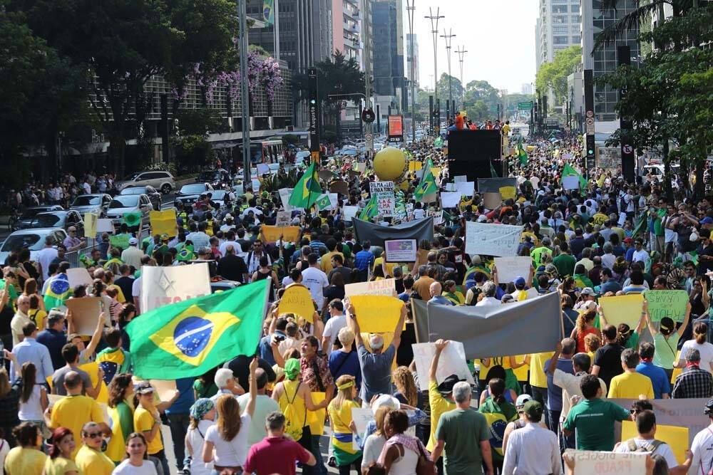 Manifestação na Avenida Paulista: grupos querem ir além de SP