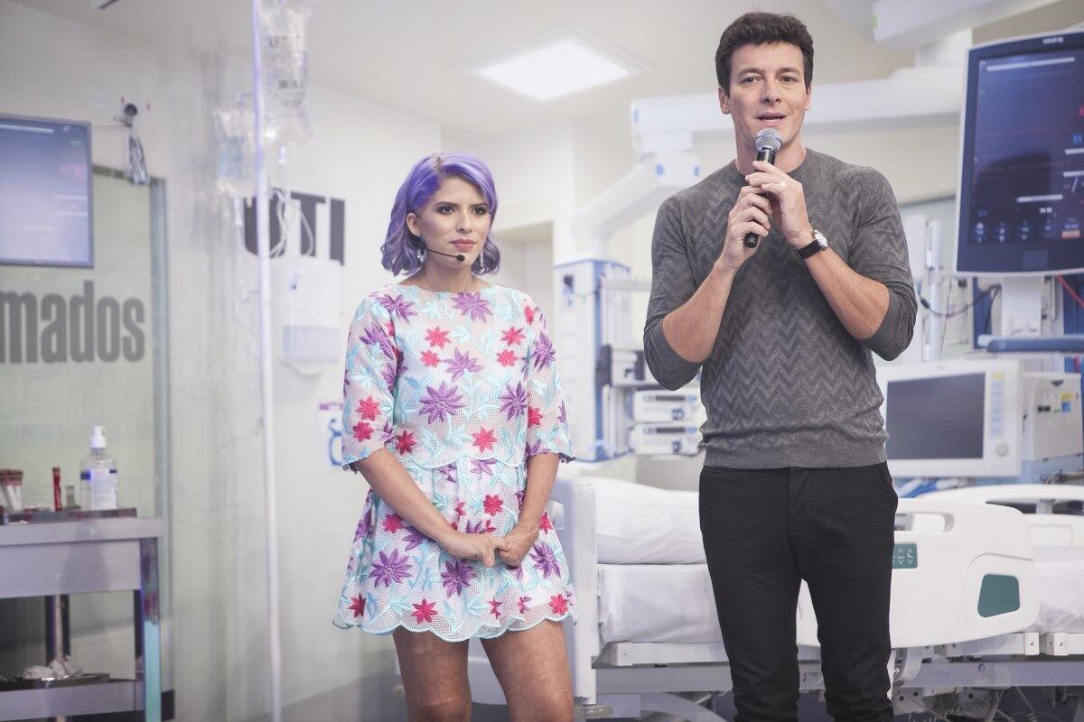 Em 2014,
Juliana decidiu confeccionar vestidos de noiva. Para se especializar, ela passou 20 dias na Europa buscar referências. Parte da viagem foi paga pelos seus seguidores,
que colaboraram com doações. 


Assista todas às transformações da Hora do Faro no R7 Play!   
