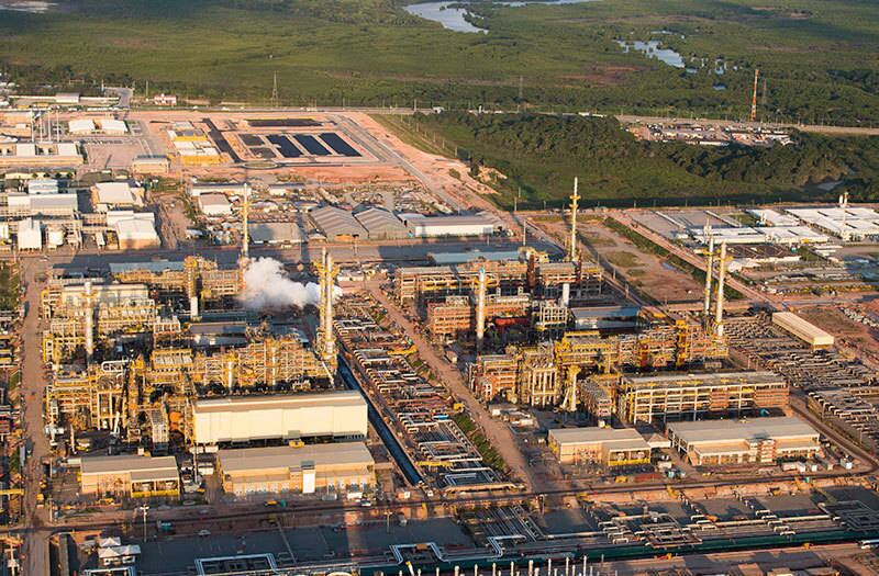 Cidades com economia dependente da cadeia de petróleo e gás foram as que mais cortaram vagas de trabalho com carteira assinada