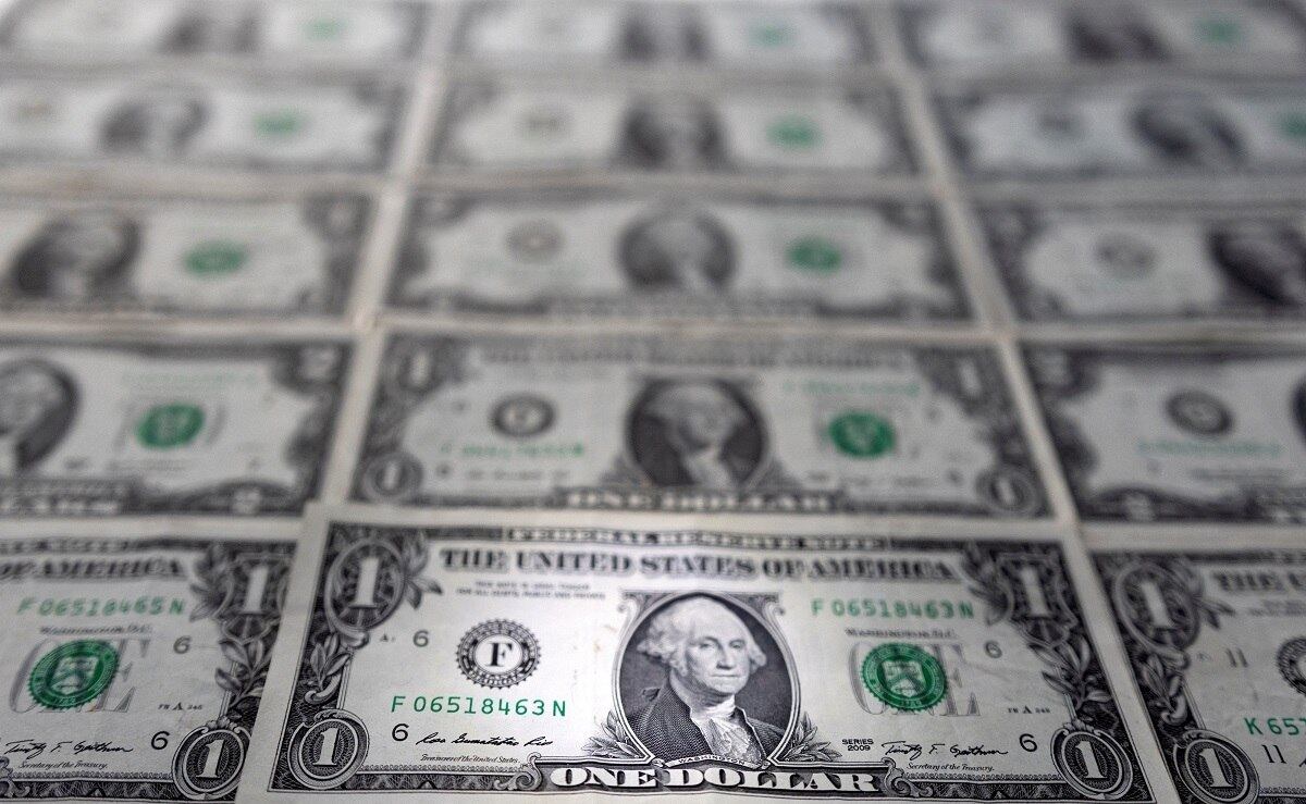 O dólar à vista fechou o dia cotado a R$ 5,0638 na venda, em alta de 0,47%