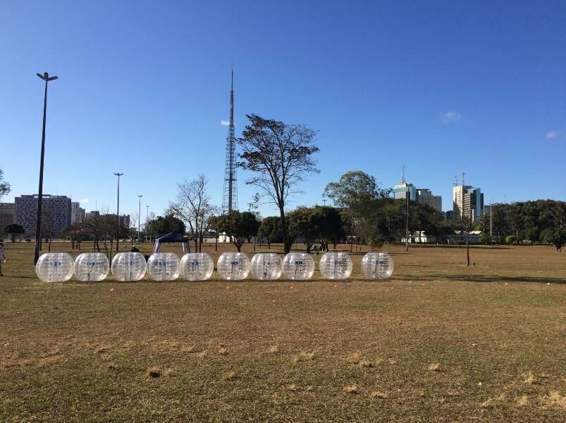 Outro jogo sugerido pela atração é o Sumô Bolha, baseado no esporte japonês, porém com vários participantes