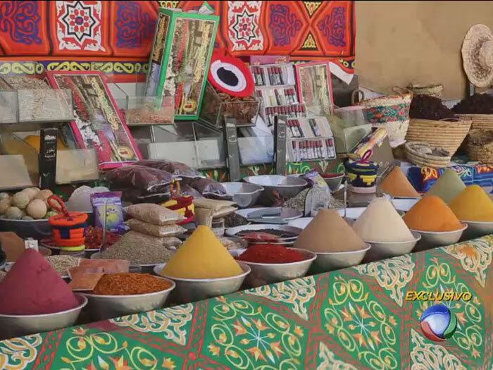 O passeio pelo Nilo continua e chega até ao centro da Vila Núbia, uma região dividida entre o Egito e o Sudão. Neste lugar, os moradores preservam o modo de vida original. Há dromedários esperando por passeios com turistas e um mercadinho de especiarias


+ Na série Enigmas do Egito, Adriana Araújo tem acesso à tumba secreta da rainha Nefertari. Espie fotos!

+ Na série Enigmas do Egito, conheça o mercado mais famoso do Cairo e a trajetória de Moisés

+ No clima da novela Os Dez Mandamentos, Jornal da Record desvenda os segredos das pirâmides do Egito

+ Curta o Jornal da Record no Twitter

+ Curta o Jornal da Record no Facebook           

