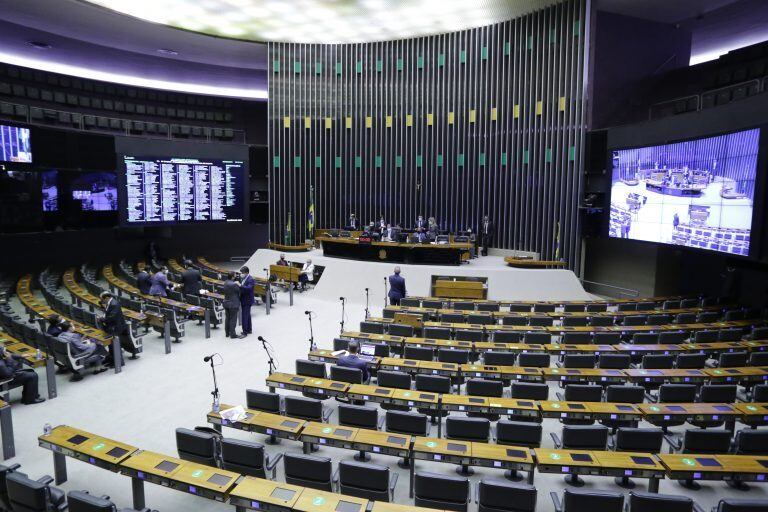 Proposta recebeu os votos favoráveis de 372 deputados
