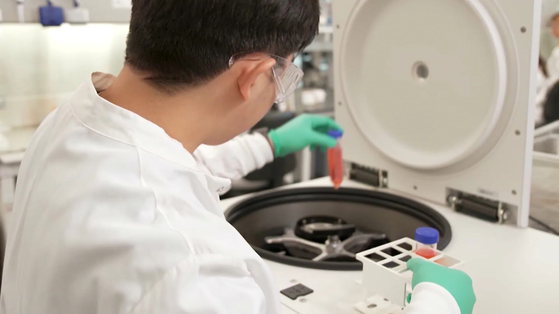 Combate ao HIV: suspensão da ajuda dos EUA pode gerar 4 milhões de mortes a mais, diz ONU