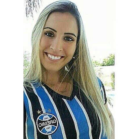Karen tem um sorriso encantador