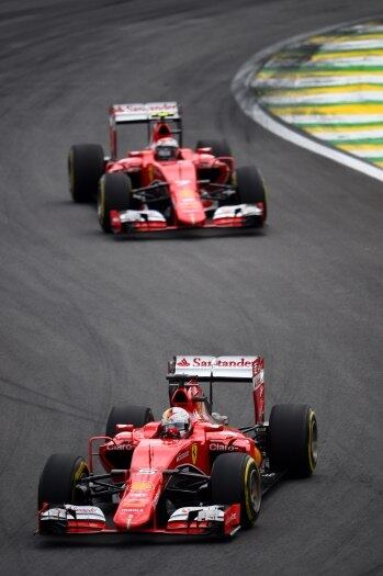 A dupla da Ferrari Sebastian Vettel (3º) e Kimi Raikkonen (4º) fez bom papel na corrida