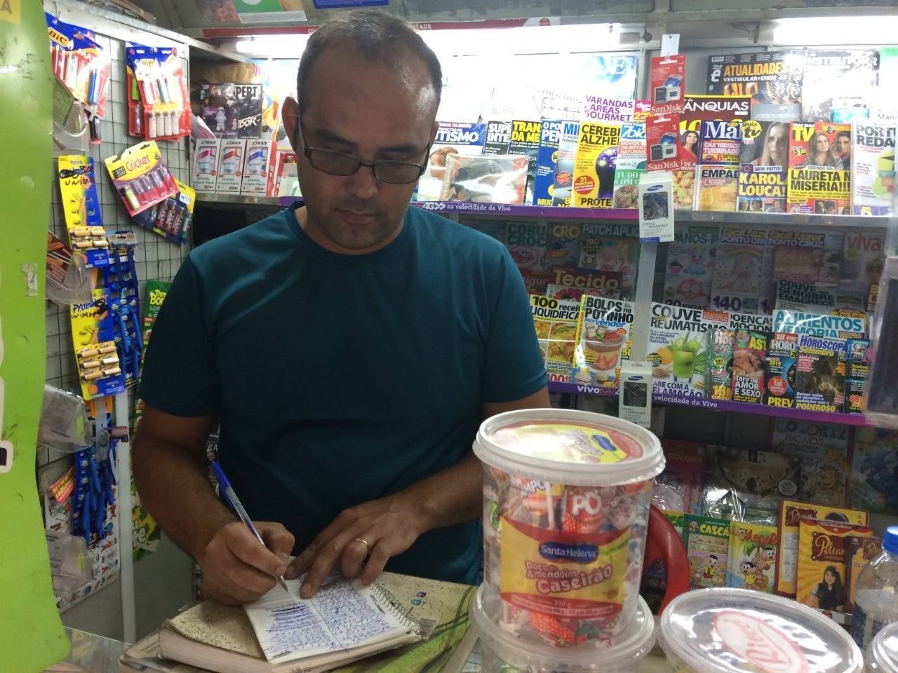 Josias faz as contas de quanto deixou de vender