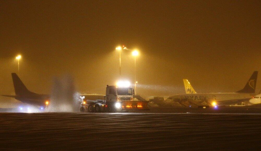 Aeroportos são fechados e voos cancelados na França, na Inglaterra e na Alemanha por conta de nevasca no final de semana