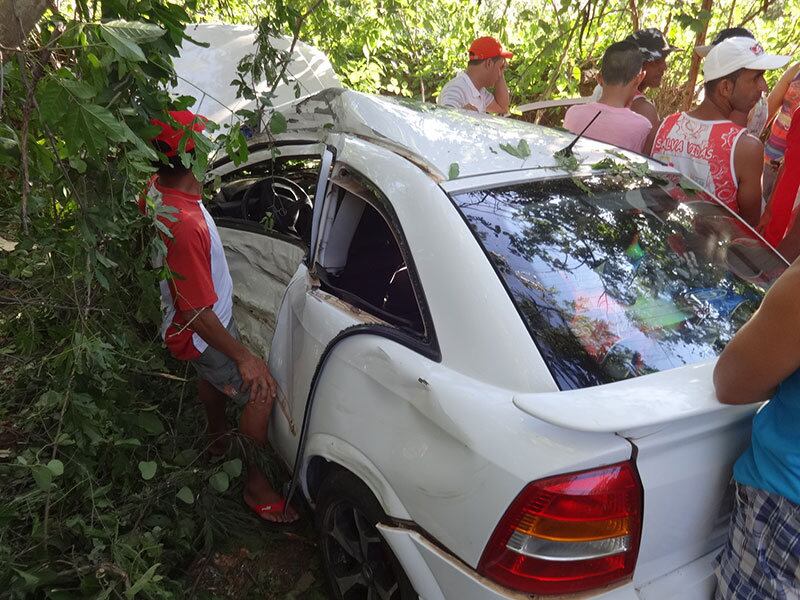 Além do condutor, duas pessoas estavam no veículo