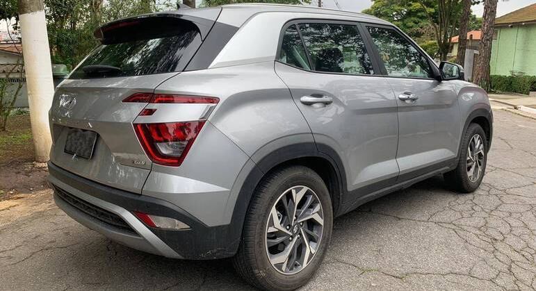 Porta-malas tem capacidade de carga de 422 litros