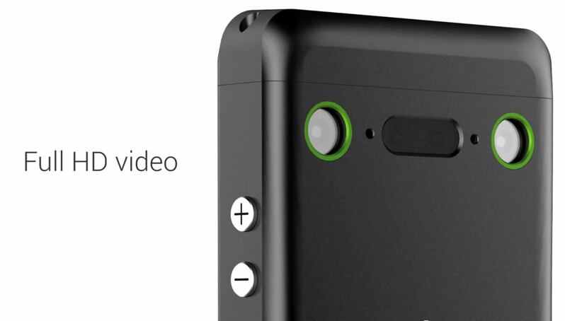 Apesar de ter uma carcaça extremamente resistente e poderosa, as especificações técnicas dele não impressionam muito: a tela é de 4.6 polegadas e sistema operacional Android Jelly Bean 4.2.2