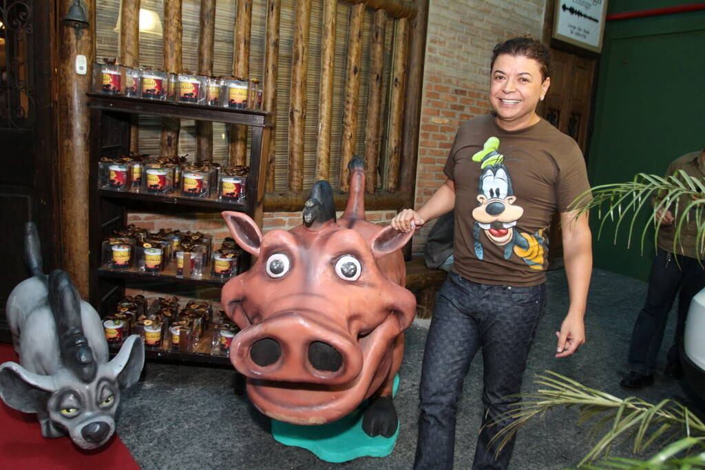 O promoter David Brazil também marcou presença no aniversário