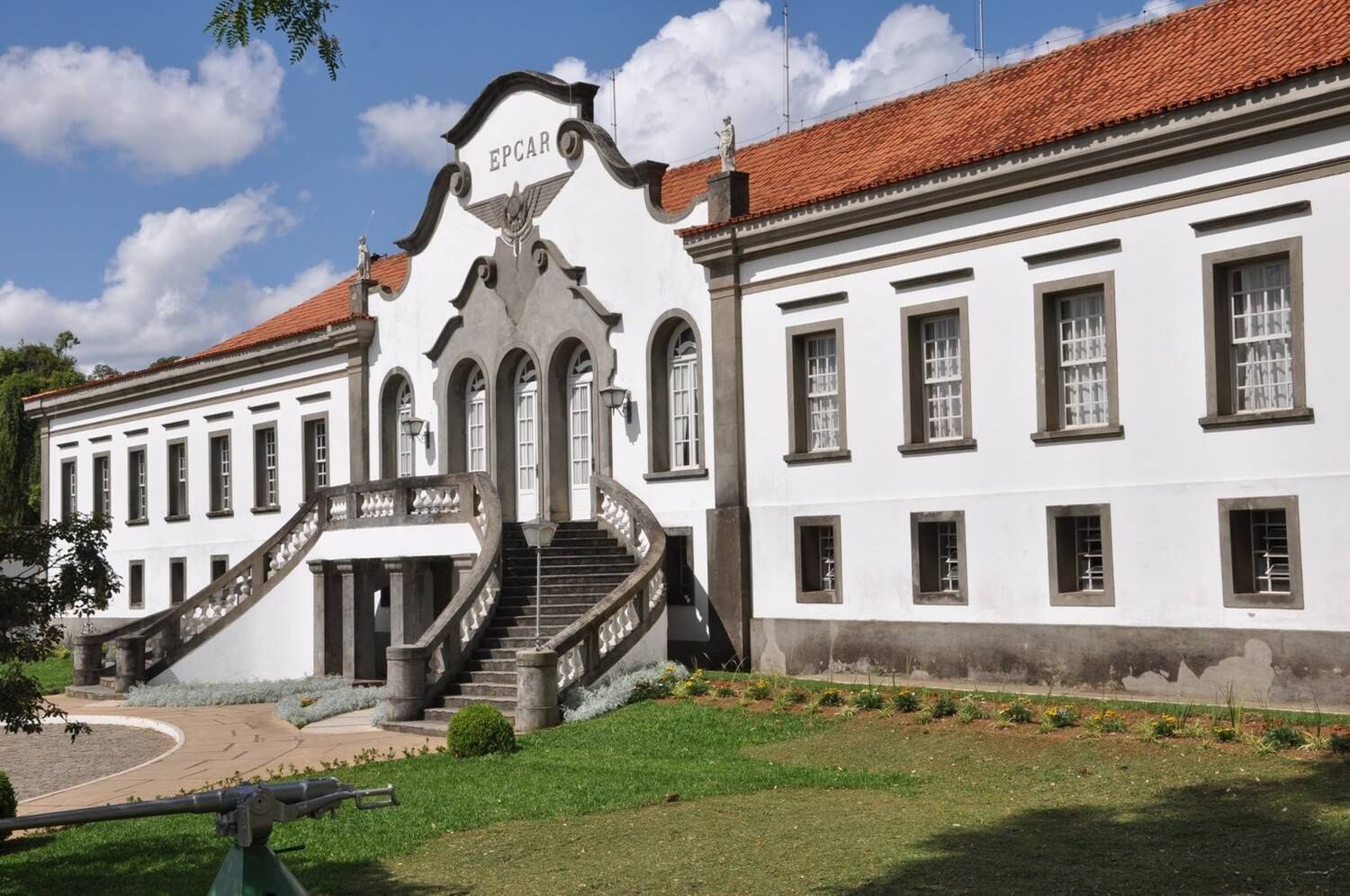 Escola de formação de cadetes fica em Barbacena (MG)