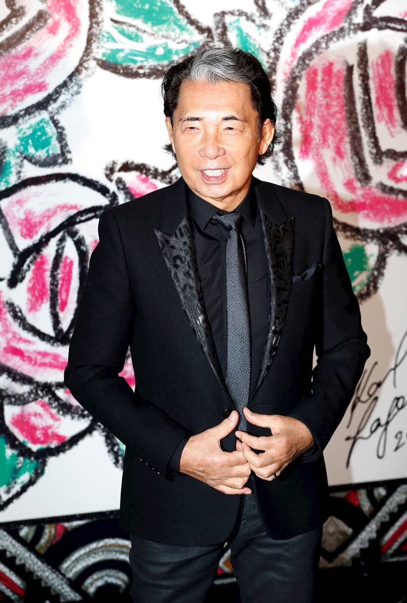 O estilista Kenzo Takada faleceu de covid-19 neste domingo (4)