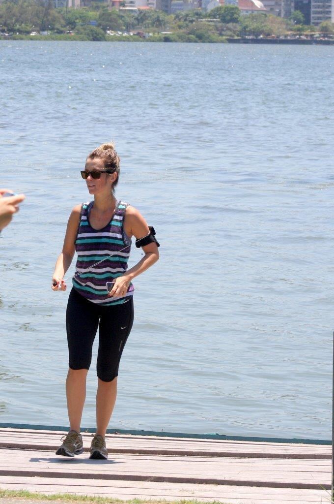 Juliana corre em torno da Lagoa Rodrigo de Freitas, no Rio