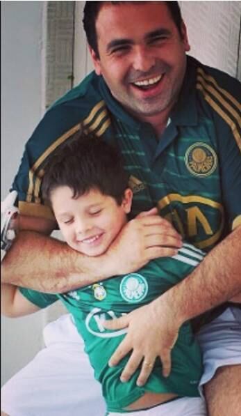 E o placar? Gottino, que obviamente também já fez do filho um torcedor palmeirense, não se absteve de dar um palpite.

— Como jornalista, acho que vai ser 1 a 1. Como torcedor, acredito em um 3 a 0 pro Palmeiras!

> Veja toda a programação da Record no R7 Play
