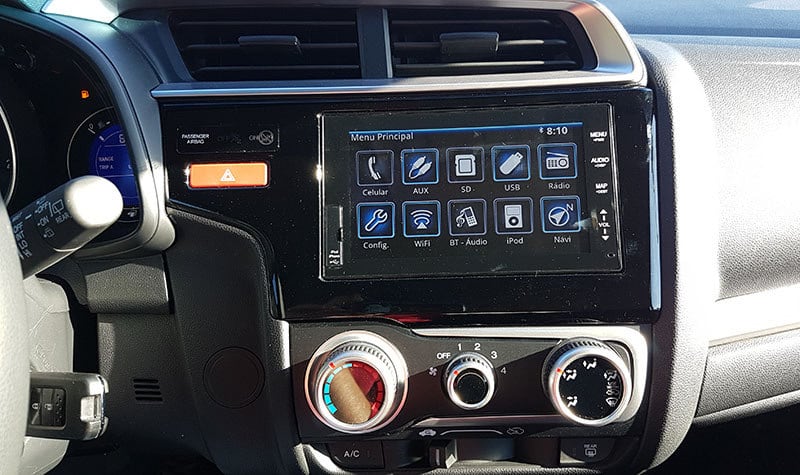 O painel é levemente voltado ao condutor e traz uma tela touch de sete polegadas da central multimídia, ao centro

TESTE: 'Quase gêmeo' do Fit, Honda WR-V mira quem não tem grana para ter um HR-V