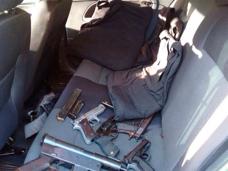 Samuel disse que as armas apreendidas seriam utilizadas pela
quadrilha em um assalto à agência do banco Bradesco, na cidade de Conceição do
Almeida, que estava sendo planejado pelos criminosos