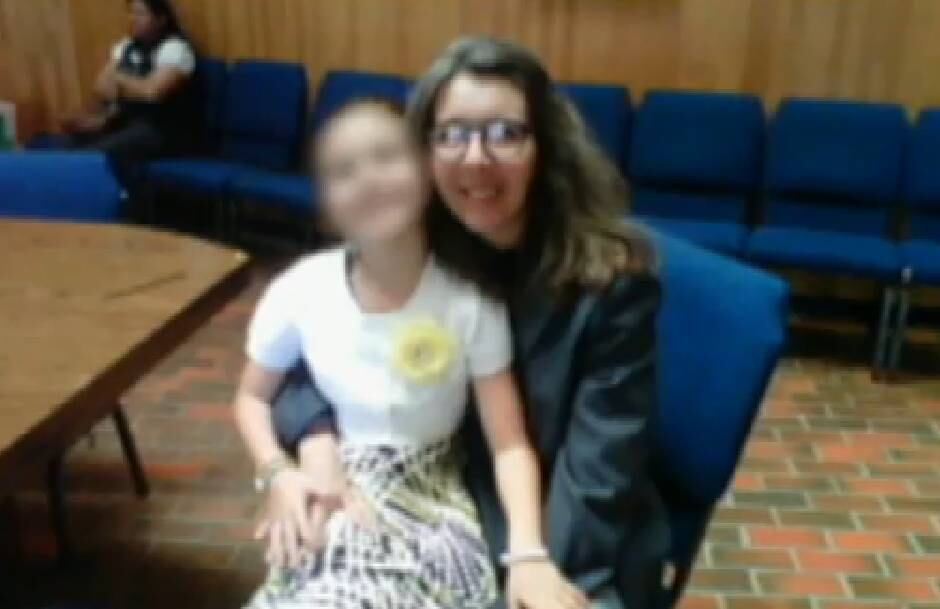 Em janeiro de 2014, Karla foi presa acusada de descumprir uma ordem judicial norte-americana. Ao saber que a filha era estuprada pelo pai, ela viajou com a criança para o Estado do Texas, na tentativa de evitar que ela fosse abusada novamente