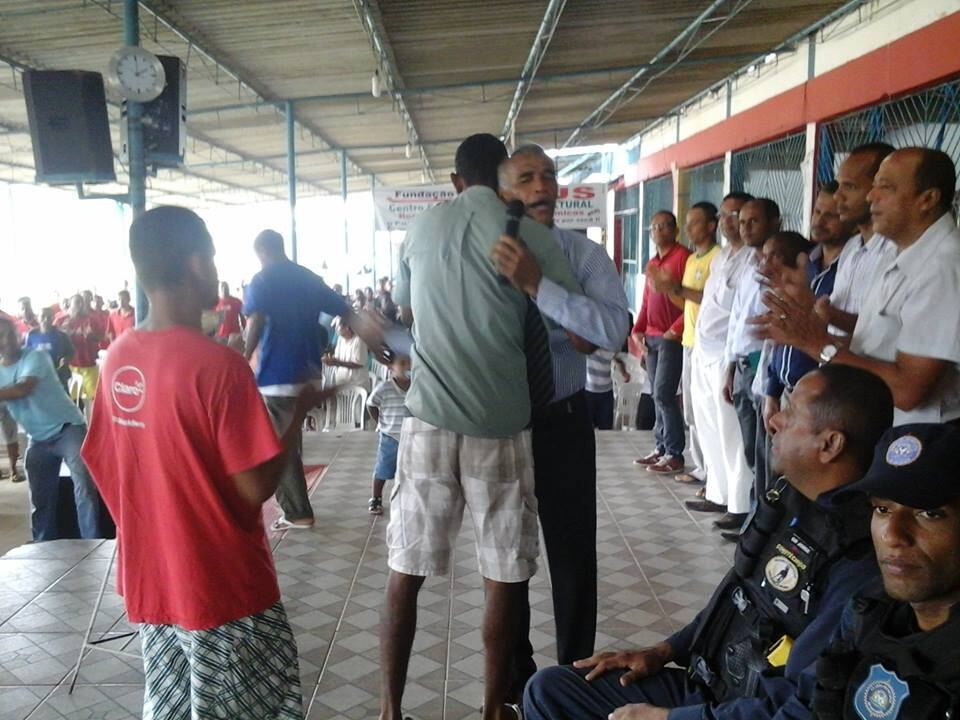 Isidório (com microfone) durante campanha eleitoral