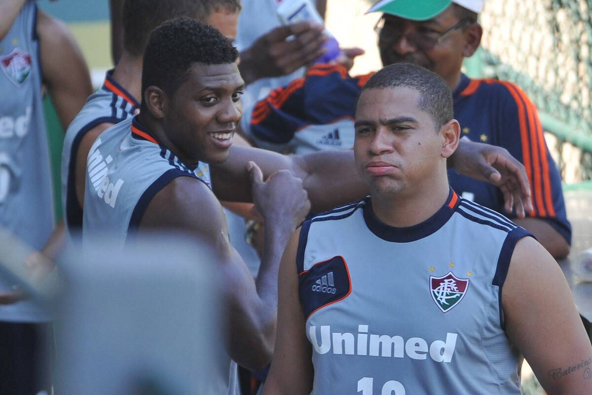 Depois da piada, Gaúcho disse que Walter tem se dedicado a perder peso e faz tudo que a nutricionista manda. 

— O objetivo é fazê-lo voltar aos 100 quilos, o peso com que fez 13 gols no Goiás na época passada, um feito notável
