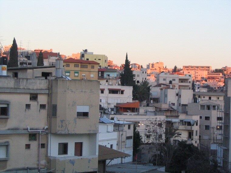 Dark acredita que gerações posteriores, conscientes de que era o local em que Jesus morou com seus pais, Maria e José, fizeram esforços para proteger o local. No período Bizantino, cujo auge foi a coroação de Justiniano, em 527, a casa foi decorada com mosaicos, como sinal de reverência. Os bizantinos dominaram Nazaré até o século 7