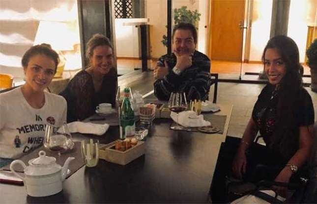 Fausto, Luciana, Jaque e Tatiana em jantar