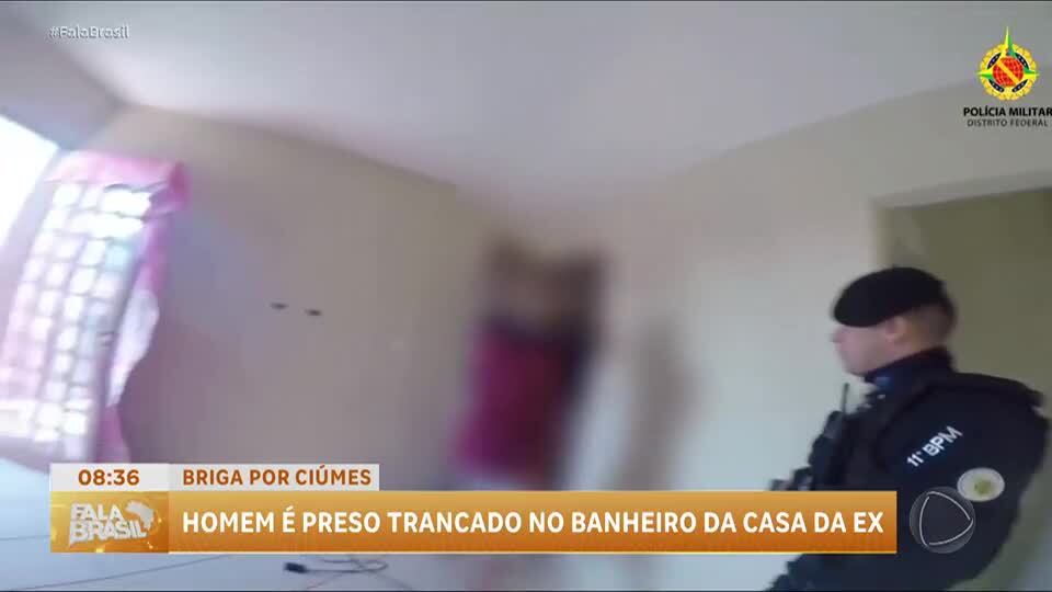 Homem é preso em banheiro da casa da ex-namorada após agressão e ameaça
