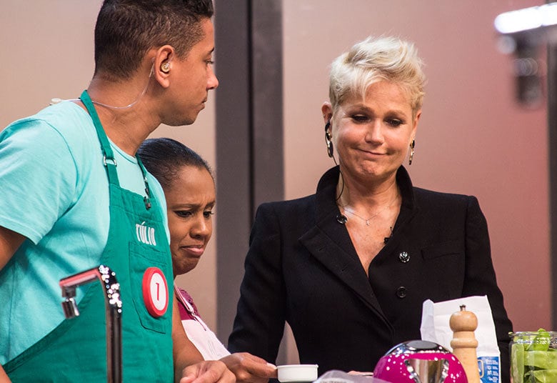 Xuxa gostou da comida, mas achou um prato muito salgado e se decepcionou com a sobremesa
• Nos bastidores do Batalha dos Cozinheiros, Xuxa se diz "enjoada" para comer e revela desejo