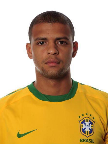 Apontado por muitos como o vilão do último mundial, Felipe Melo atuava pela Juventus e era titular da seleção. Hoje em dia, o volante defende o Galatasaray