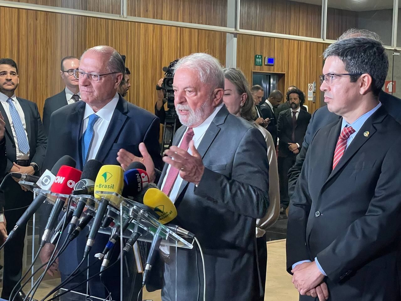 Presidente eleito durante entrevista à imprensa no Tribunal Superior Eleitoral, nesta quarta (9)